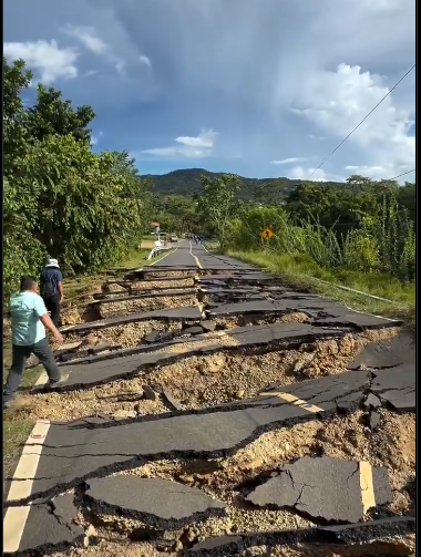 Panama Quake Road Damaged
